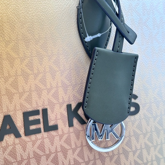MICHAEL KORS
Mirella Medium Ombré Signature Logo Tote Bag Olive Combo Color - Picture 6 of 16